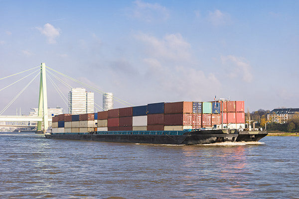 2ST Logistics Containertransport mit Binnenschiff